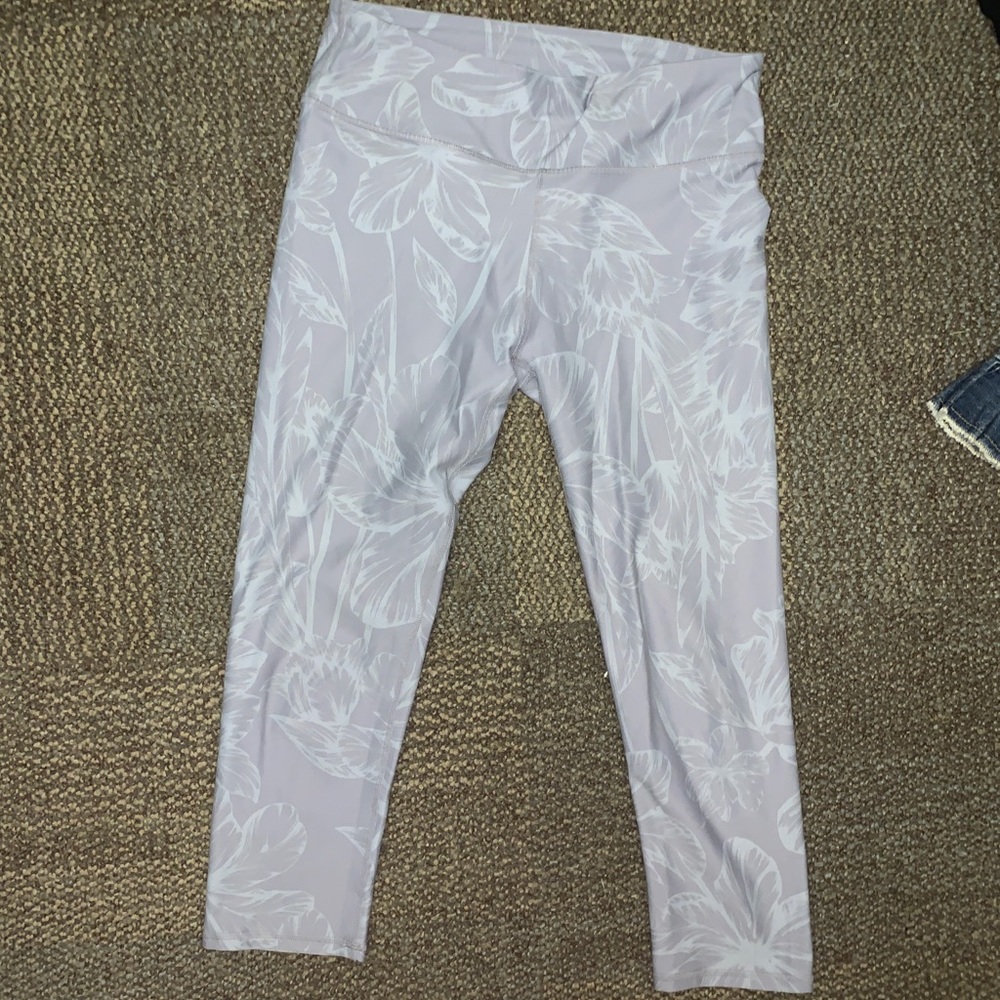 fabletics grey leggings with pattern